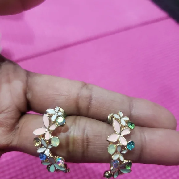 Earings - Picture 5 of 6